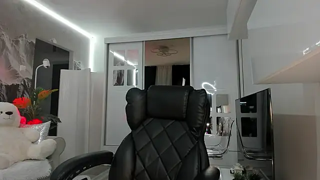 Snapshot of Ivy_Bellee chatting on 02/14/26, 05:48 Ivy Bellee online show from 02/14/26, 05:48