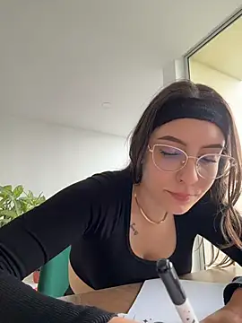 Snapshot of alesziarose_ chatting on 01/31/26, 09:24 alesziarose online show from 01/31/26, 09:24