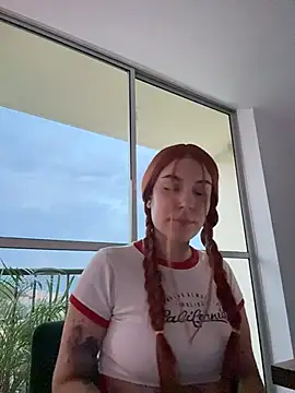 Snapshot of alesziarose_ chatting on 02/05/26, 11:20 alesziarose online show from 02/05/26, 11:20
