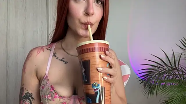 Snapshot of alesziarose_ chatting on 05/18/26, 09:42 alesziarose online show from 05/18/26, 09:42