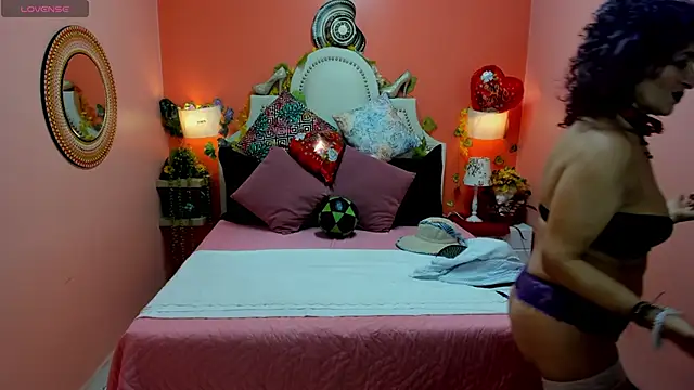 Dalila Najjar  online show from 06/09/26, 02:50