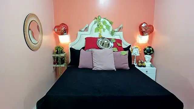 Dalila Najjar  online show from 07/28/26, 03:21