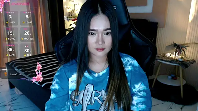 Snapshot of simplykhate chatting on 02/05/26, 01:43 simplykhate online show from 02/05/26, 01:43