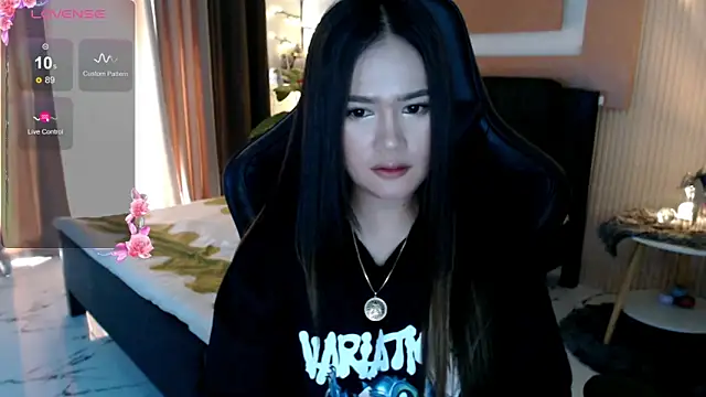 Snapshot of simplykhate chatting on 02/11/26, 01:43 simplykhate online show from 02/11/26, 01:43