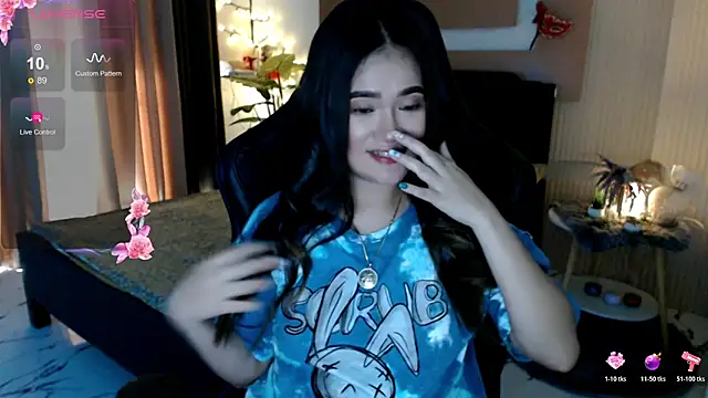 Snapshot of simplykhate chatting on 03/25/26, 12:49 simplykhate online show from 03/25/26, 12:49
