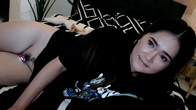 Snapshot of simplykhate chatting on 06/08/26, 02:45 simplykhate online show from 06/08/26, 02:45