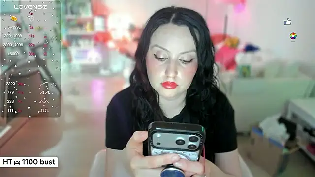 Snapshot of Vesagal chatting on 05/15/26, 11:34 Vesagal online show from 05/15/26, 11:34
