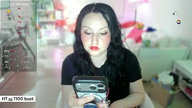 Snapshot of Vesagal chatting on 05/16/26, 12:07 Vesagal online show from 05/16/26, 12:07