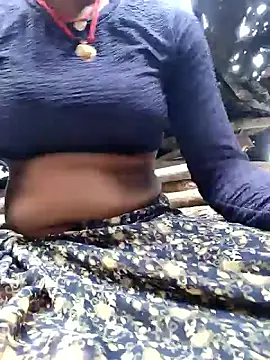 Snapshot of Queen_chayna chatting on 01/12/26, 09:47 Queen chayna online show from 01/12/26, 09:47