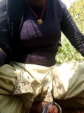 Snapshot of Queen_chayna chatting on 01/14/26, 06:41 Queen chayna online show from 01/14/26, 06:41