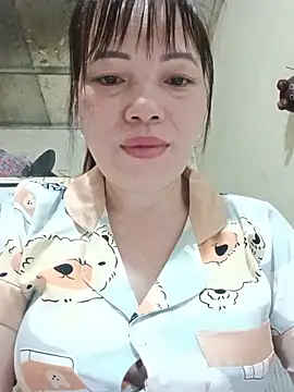 Snapshot of Sana-vn chatting on 06/11/26, 12:32 Sana-vn online show from 06/11/26, 12:32