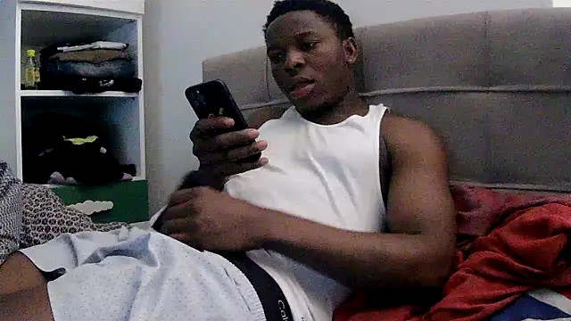 Snapshot of Bigchocco chatting on 04/18/26, 12:20 Bigchocco online show from 04/18/26, 12:20
