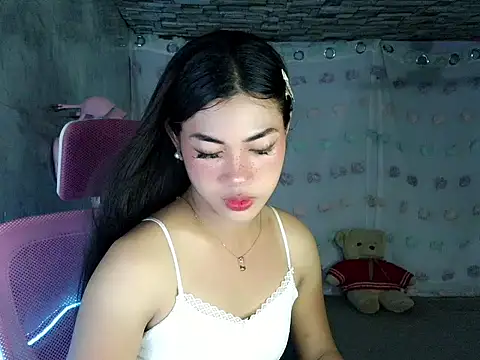 Snapshot of Margalona_ chatting on 04/15/26, 05:47 Margalona online show from 04/15/26, 05:47