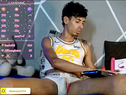 Snapshot of alexx_23cm chatting on 05/23/26, 05:01 alexx 23cm online show from 05/23/26, 05:01