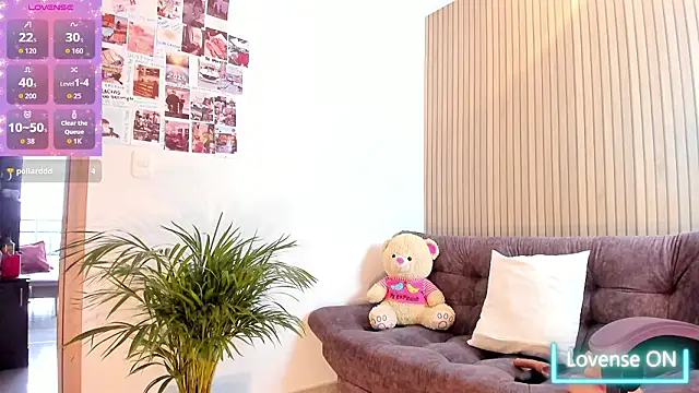 Snapshot of miacoxx_34 chatting on 03/04/26, 12:11 miacoxx 34 online show from 03/04/26, 12:11