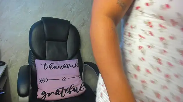 Snapshot of tanisha__lux chatting on 02/27/26, 07:47 tanisha lux online show from 02/27/26, 07:47
