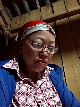 Snapshot of Agnes-baby chatting on 03/12/26, 11:00 Agnes-baby online show from 03/12/26, 11:00