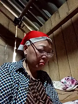 Snapshot of Agnes-baby chatting on 03/23/26, 11:42 Agnes-baby online show from 03/23/26, 11:42