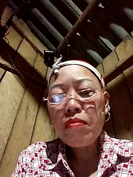 Snapshot of Agnes-baby chatting on 04/03/26, 02:26 Agnes-baby online show from 04/03/26, 02:26