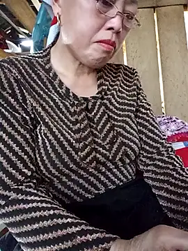 Snapshot of Agnes-baby chatting on 04/06/26, 02:53 Agnes-baby online show from 04/06/26, 02:53