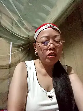 Snapshot of Agnes-baby chatting on 04/10/26, 10:36 Agnes-baby online show from 04/10/26, 10:36