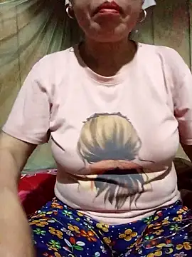 Snapshot of Agnes-baby chatting on 04/15/26, 10:21 Agnes-baby online show from 04/15/26, 10:21