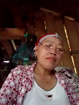 Snapshot of Agnes-baby chatting on 04/19/26, 10:25 Agnes-baby online show from 04/19/26, 10:25