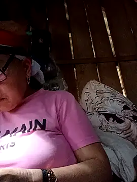 Snapshot of Agnes-baby chatting on 04/20/26, 10:18 Agnes-baby online show from 04/20/26, 10:18