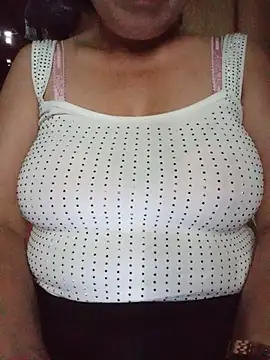 Snapshot of Agnes-baby chatting on 06/12/26, 10:25 Agnes-baby online show from 06/12/26, 10:25