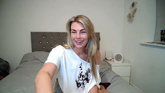 Snapshot of Scarlett_the_girlnextdoor chatting on 03/18/26, 09:40 Scarlett the girlnextdoor online show from 03/18/26, 09:40