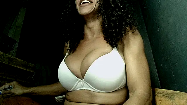 Snapshot of paolla23cm_brasil chatting on 05/14/26, 03:24 paolla23cm brasil online show from 05/14/26, 03:24