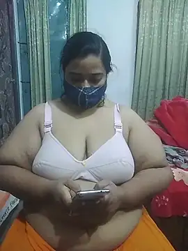 Snapshot of momo_loves chatting on 02/28/26, 12:50 momo loves online show from 02/28/26, 12:50