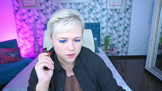 Snapshot of CrystalVibe chatting on 05/11/26, 06:30 CrystalVibe online show from 05/11/26, 06:30
