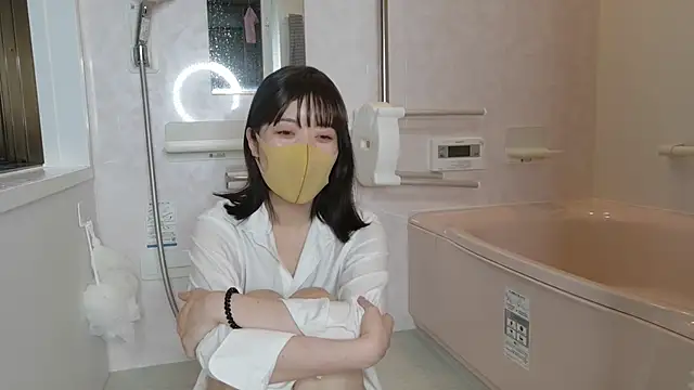 Snapshot of minami_room chatting on 06/08/26, 04:46 minami room online show from 06/08/26, 04:46