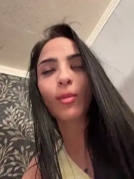 Snapshot of Evelin199 chatting on 04/18/26, 07:07 Evelin199 online show from 04/18/26, 07:07