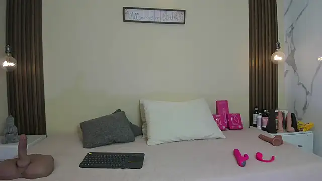mia gold  online show from 07/09/26, 07:07