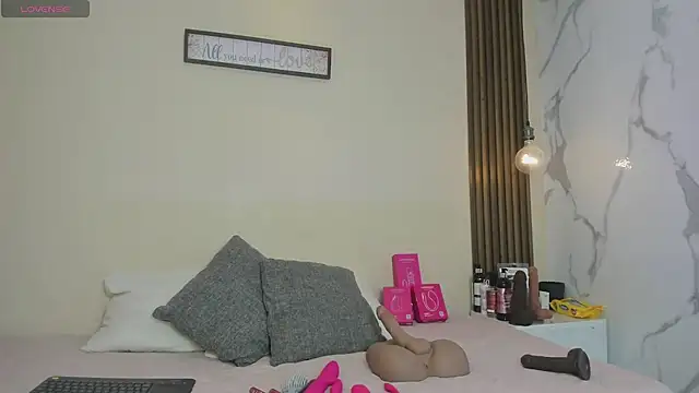 mia gold  online show from 07/17/26, 03:50