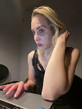 ElenaWhitmore online show from 06/10/26, 11:03
