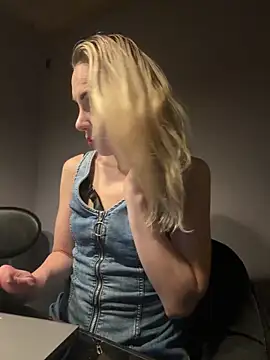 ElenaWhitmore online show from 06/15/26, 10:56