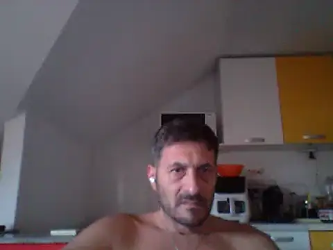 Snapshot of colosone chatting on 10/14/25, 01:01 colosone online show from 10/14/25, 01:01