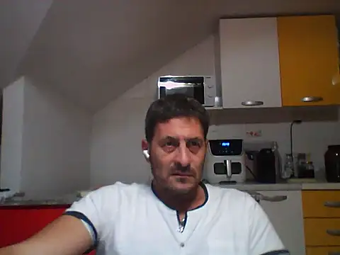 Snapshot of colosone chatting on 10/23/25, 09:02 colosone online show from 10/23/25, 09:02