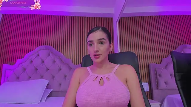 Snapshot of Violett_hott_ chatting on 03/17/26, 11:24 Violett hott online show from 03/17/26, 11:24