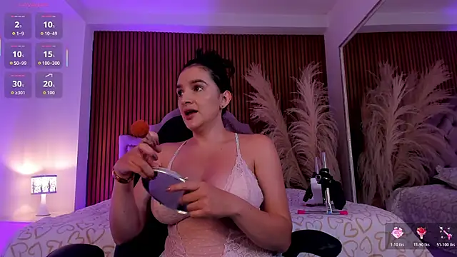 Violett hott  online show from 07/23/26, 12:14