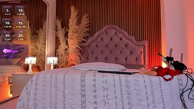 Violett hott  online show from 07/28/26, 04:39