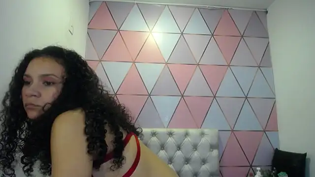 Snapshot of Little18Doll chatting on 03/27/26, 11:32 Little18Doll online show from 03/27/26, 11:32