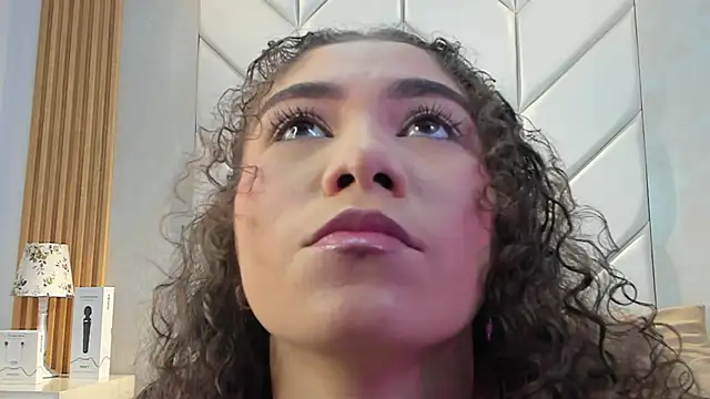 Snapshot of CamilaCastillo chatting on 05/12/26, 03:31 CamilaCastillo online show from 05/12/26, 03:31