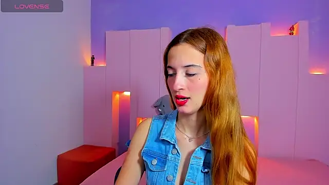 Snapshot of emilywilliis chatting on 02/07/26, 11:47 emilywilliis online show from 02/07/26, 11:47