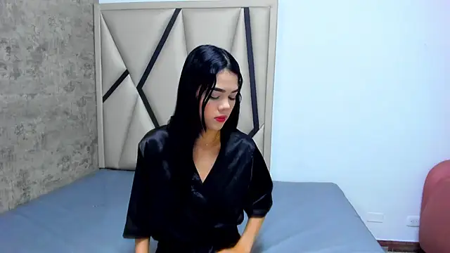 Snapshot of Luna__02 chatting on 04/21/26, 12:11 Luna 02 online show from 04/21/26, 12:11
