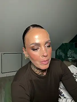 Snapshot of venustattoue chatting on 06/12/26, 04:17 venustattoue online show from 06/12/26, 04:17