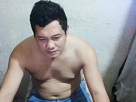 Snapshot of UrAsianGuy90 chatting on 02/12/26, 01:06 UrAsianGuy90 online show from 02/12/26, 01:06